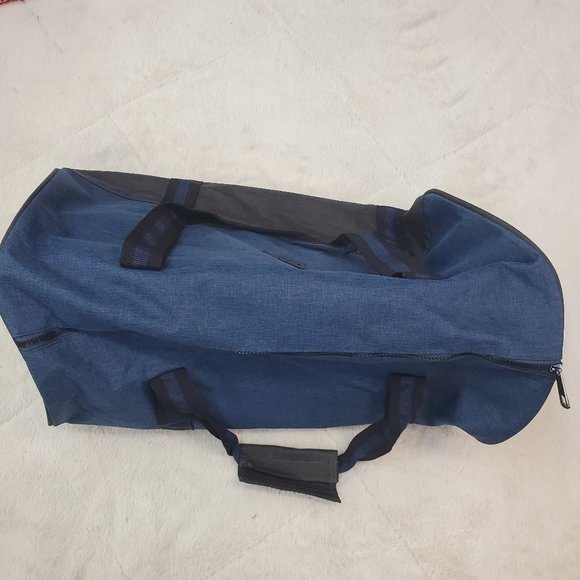 stylish and awesome duffle bag! - Picture 2 of 2
